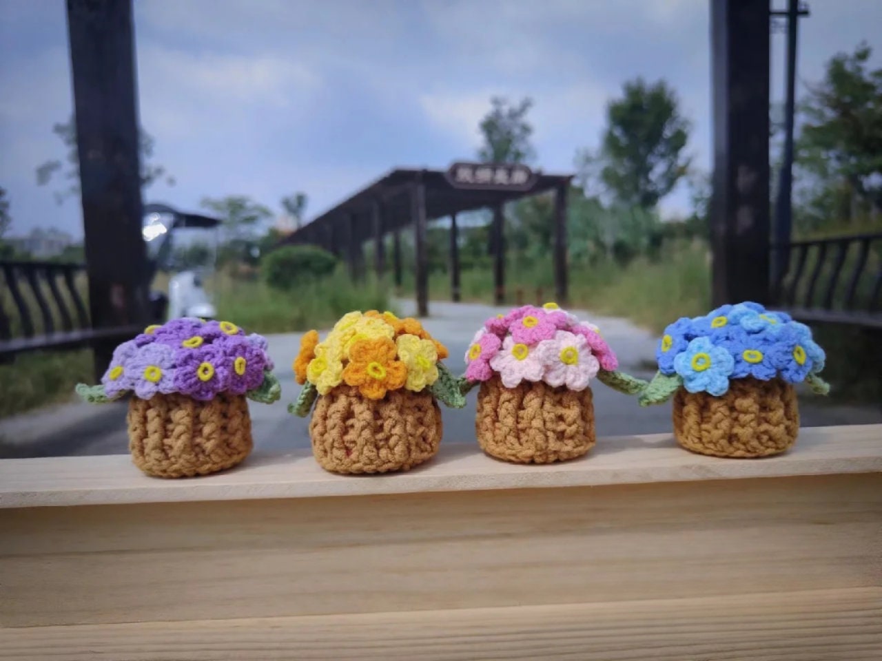 Crochet mini flowers basket,Valentine Day gift,handmade flower, gift for her, car accessories, home decor, anniversary gift birthday gift