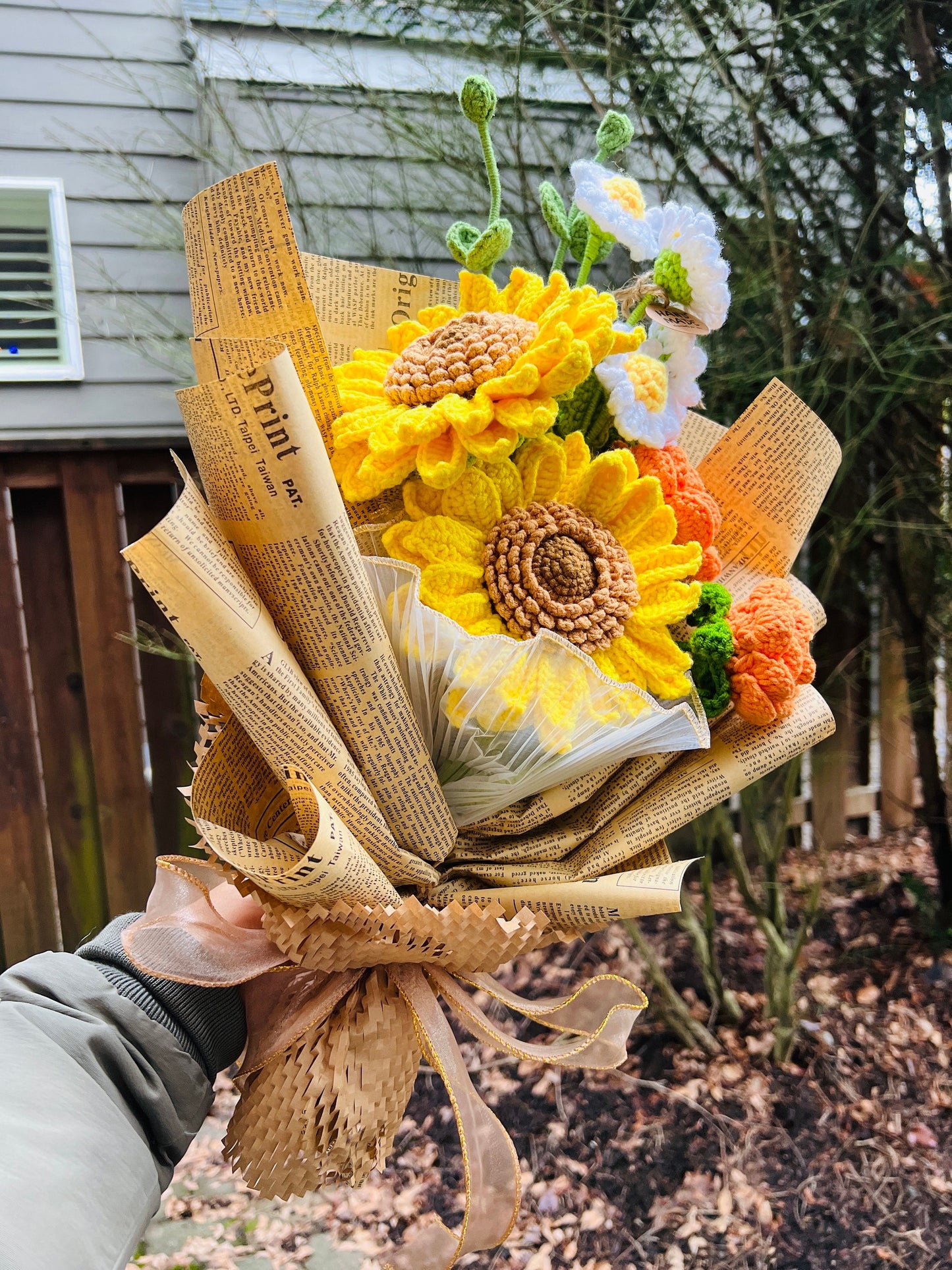 Crochet sunflower bouquet, handmade flowers Romantic Crocheted Double-Layer Sunflower Bouquet gift,Birthday/anniversary gift