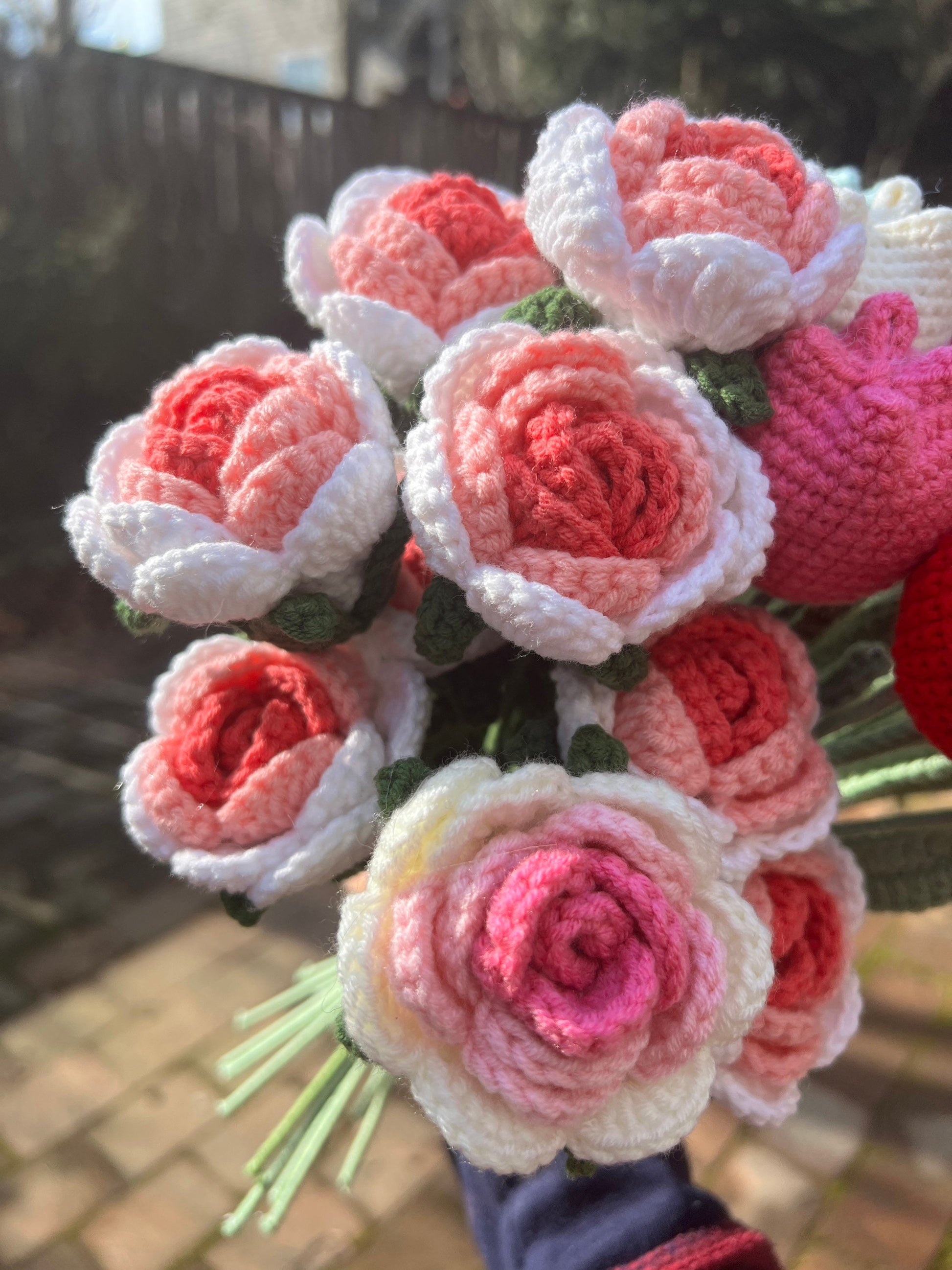 Crochet flowers, handmade Crochet Rose Bouquets，Birthday Gift crochet rose,anniversary gift, wedding flowers