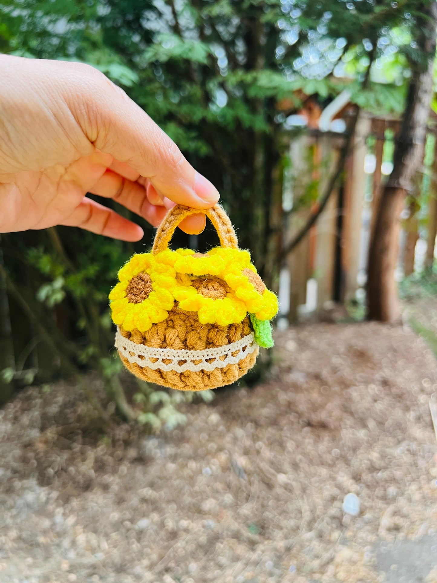 Crochet mini flowers basket,Valentine Day gift,handmade flower, gift for her, car accessories, home decor, anniversary gift birthday gift