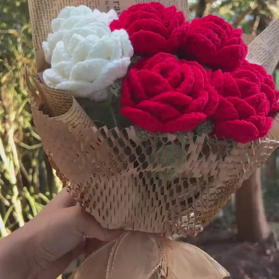 Crochet roses bouquets , Birthday/mother’s Day gift, gift for mom, gift for her, hand made flowers bouquets, special gift, anniversary gif