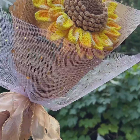 Crochet sunflower bouquet, handmade flowers Romantic Crocheted Double-Layer Sunflower Bouquet gift,Birthday/anniversary gift